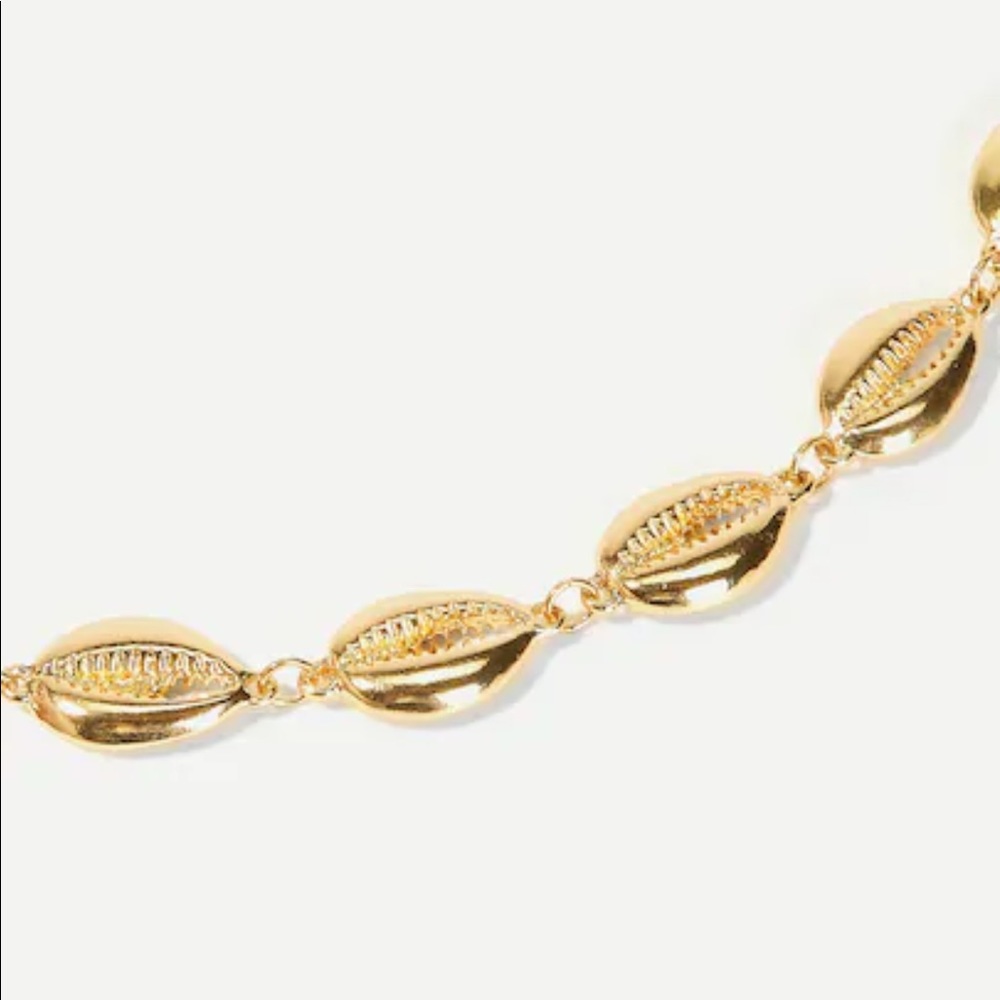 Gold Cowrie Shell Bracelet - Picture 4 of 5